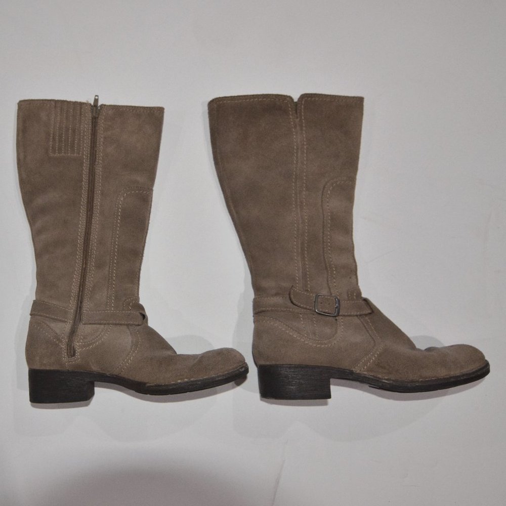 Clarks Tall Tan Suede Boots, zip-up Size 7M